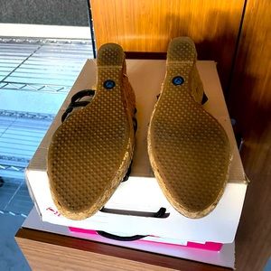 Black wedge American Eagle